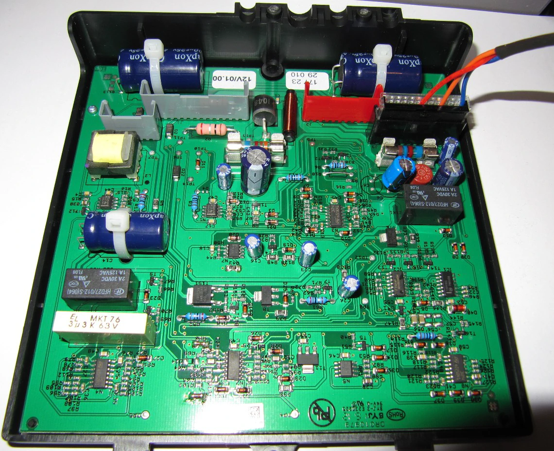 Schematischer Anschluss Truma e2400 / e4000 Platine